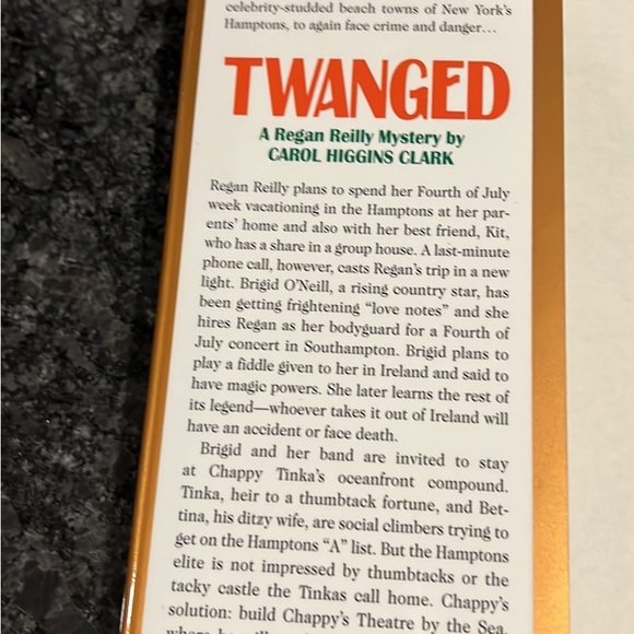 (2) novels by Carol Higgins Clark - Picture 6 of 13